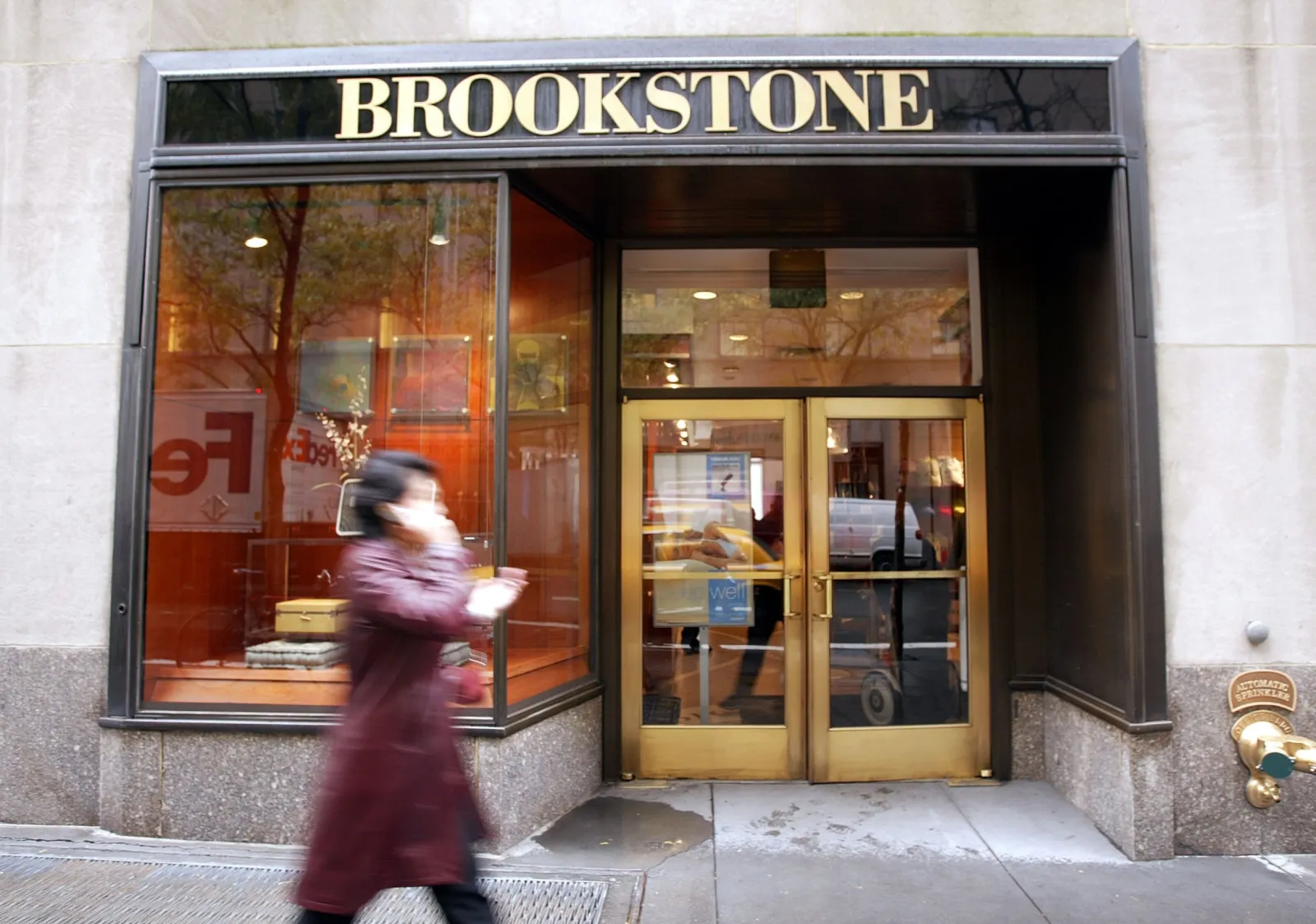 Brookstone Filed Chapter 11 Bankruptcy, Will Close All Mall Stores ...