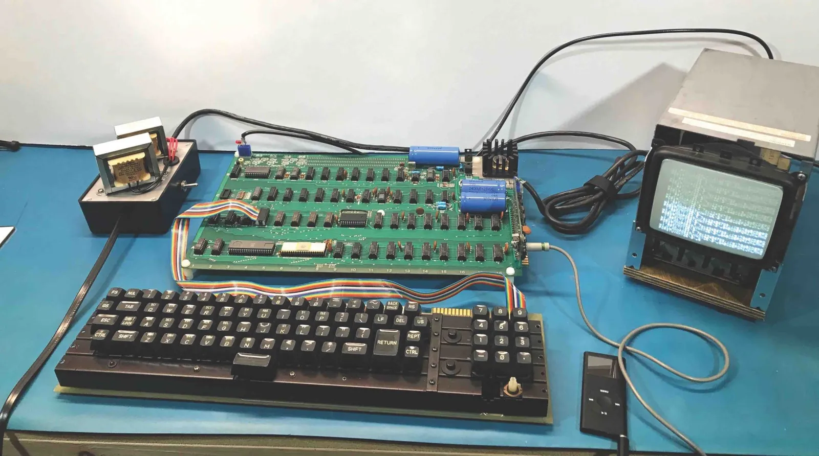 There's a Rare Apple 1 Computer Up for Auction Right Now | Fortune, image size:1600x892