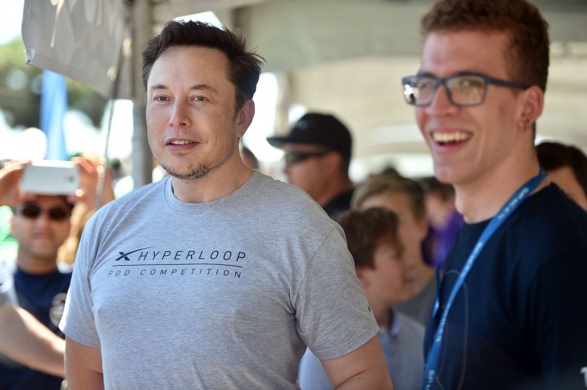 Hyperloop Capsule Unveiled, Competes With Planes For Quick ...