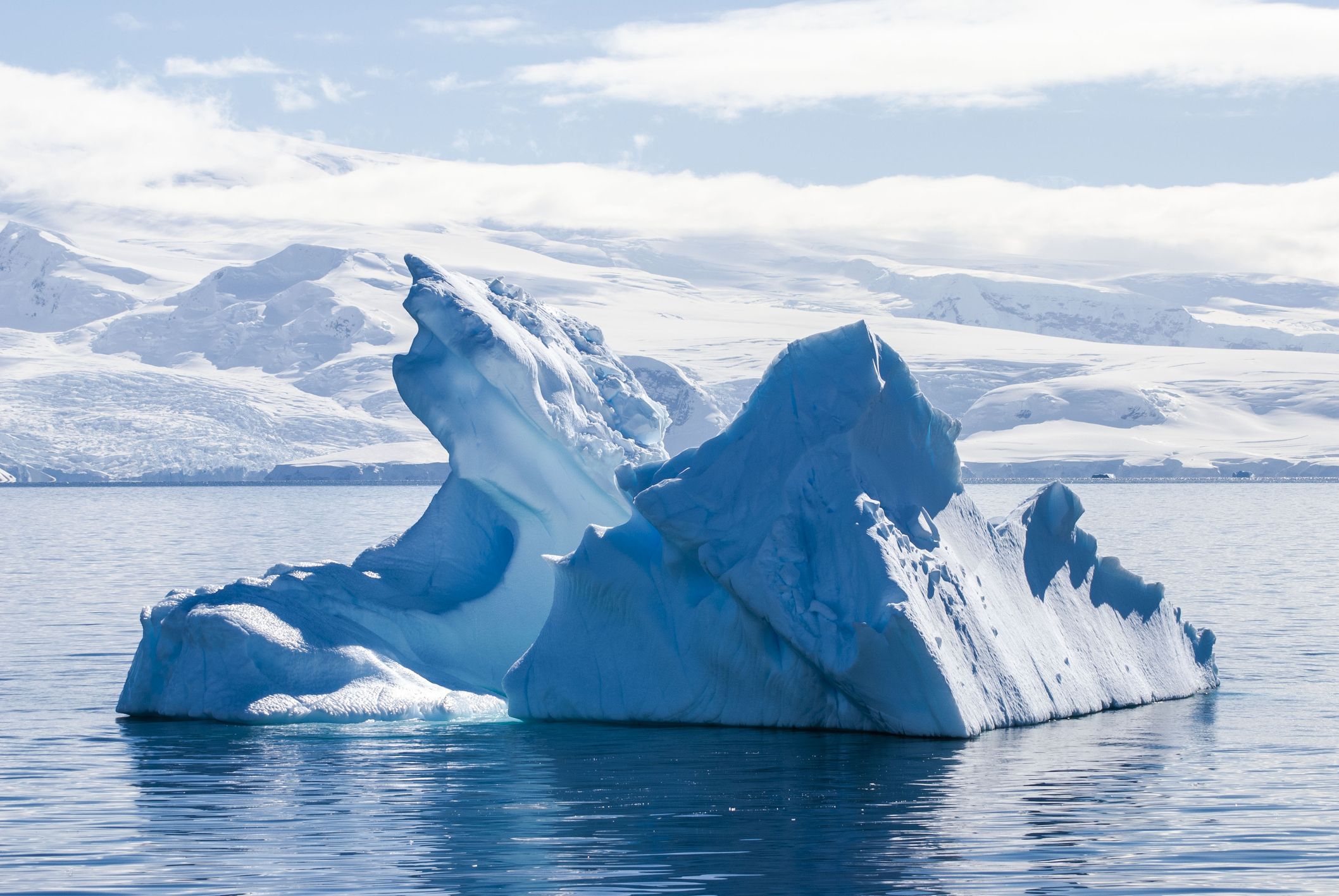 Video: Mammoth Iceberg Five Times the Size of Manhattan Splits