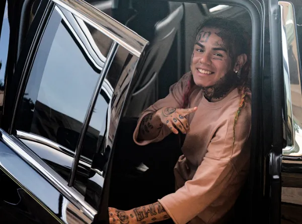 Who Is Tekashi 6ix9ine's Girlfriend? Rapper Reportedly Gifts Jade