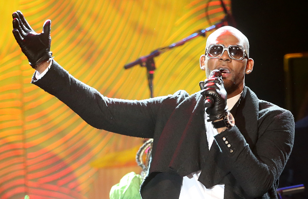 R. Kelly Former Manager to Turn Himself in Following ‘Terroristic ...