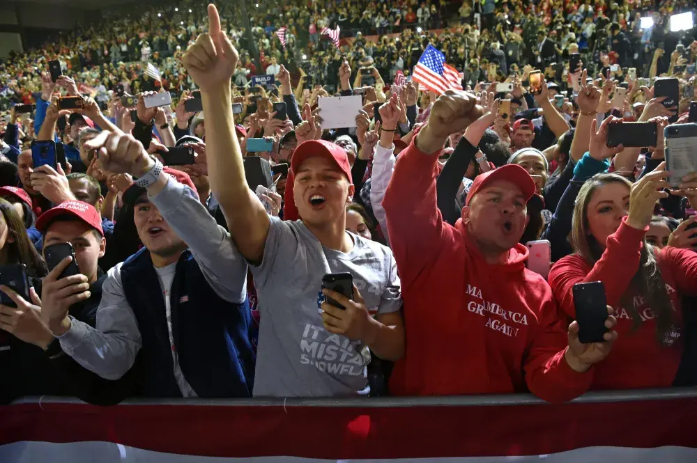 Video: Cameraman Attacked by Angry Donald Trump Supporter at El Paso Rally—’F*** the Media’