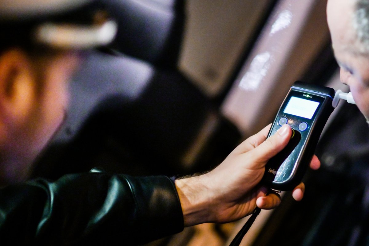 Policeman Volunteers to Take Breathalyzer Test During DUI Training ...