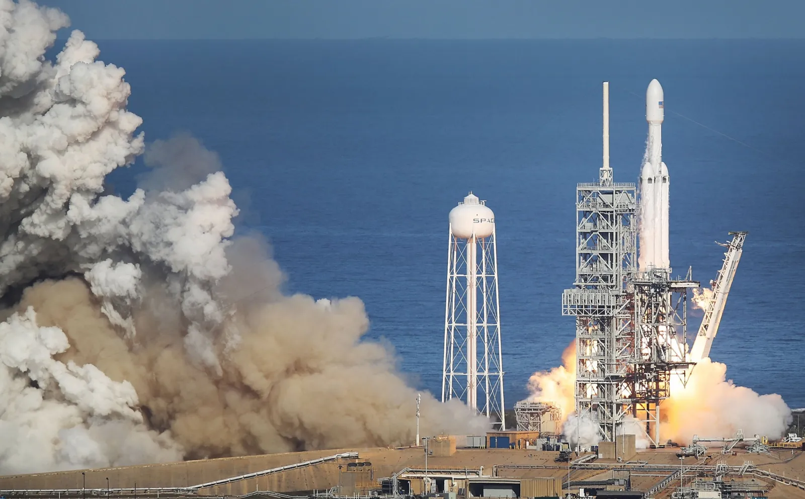SpaceX Livestream: Watch Falcon Heavy Launch of the Arabsat-6A ...