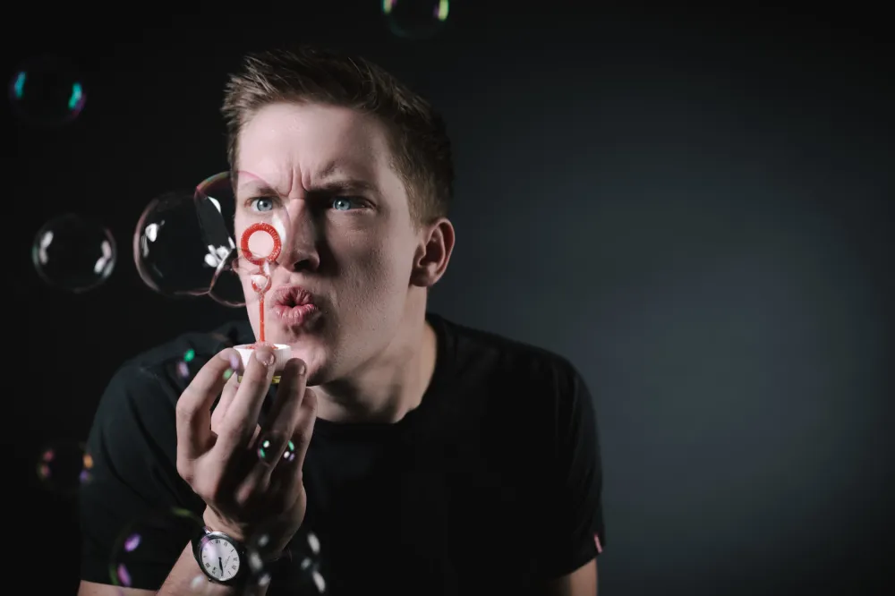 Comedian Daniel Sloss Broke Up Thousands of Couples — And Now He’s ...