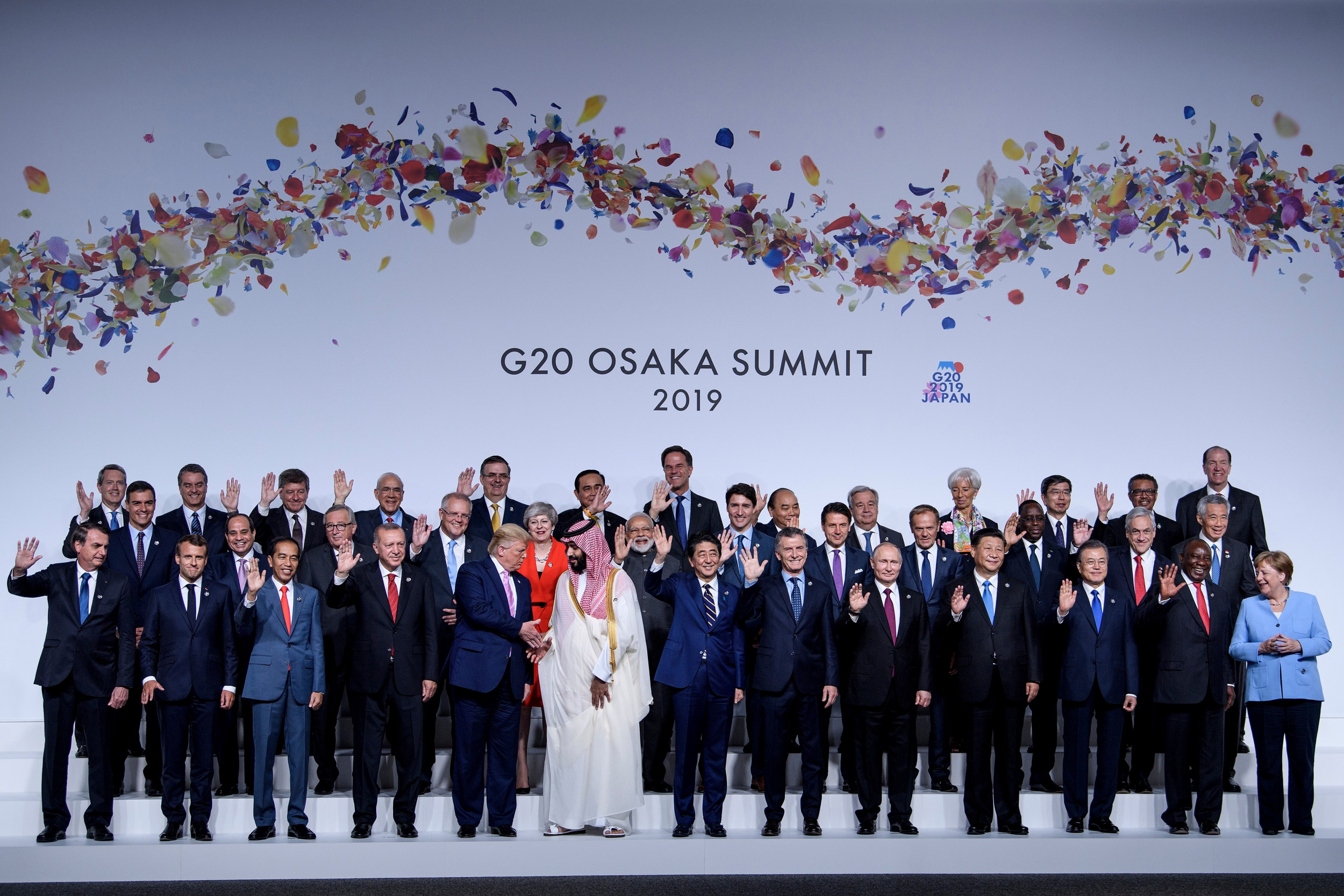 Donald Trump Shakes Saudi Prince's Hand in Leaders' G20 Photo