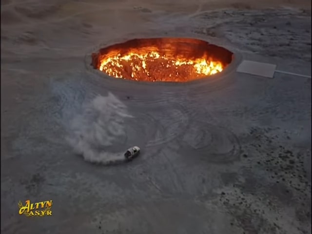 60号油彩【Explosion of the frustration溜飲嘔吐】 Video Shows Turkmenistan's Leader Defy Death Rumors with Wild