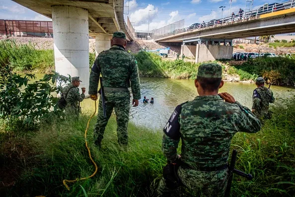 Border Patrol Agents Fire Pepper Balls at Mexican Swimmers in Rio ...