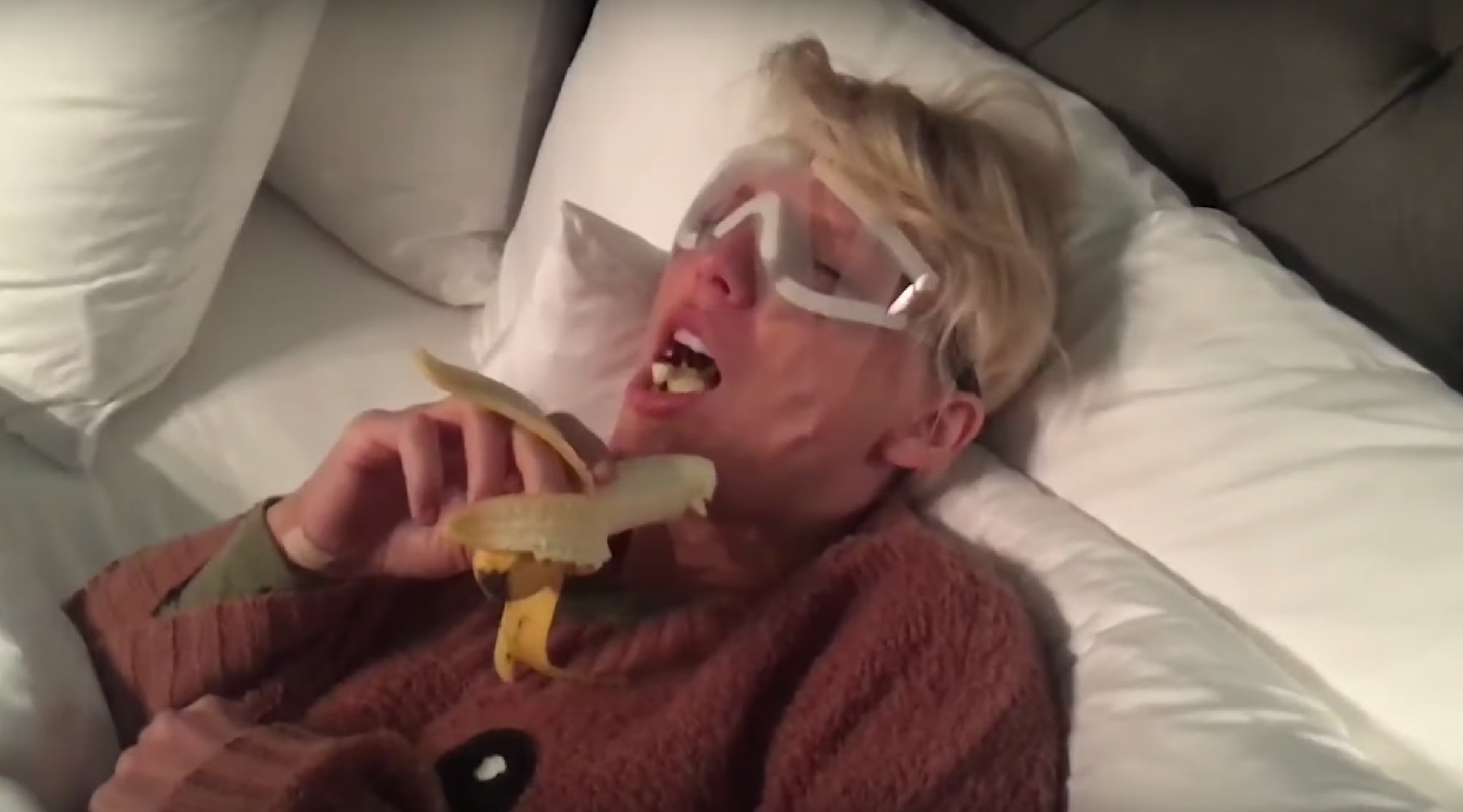 Taylor Swift Banana Video: Singer's Mom Filmed Her After Lasik