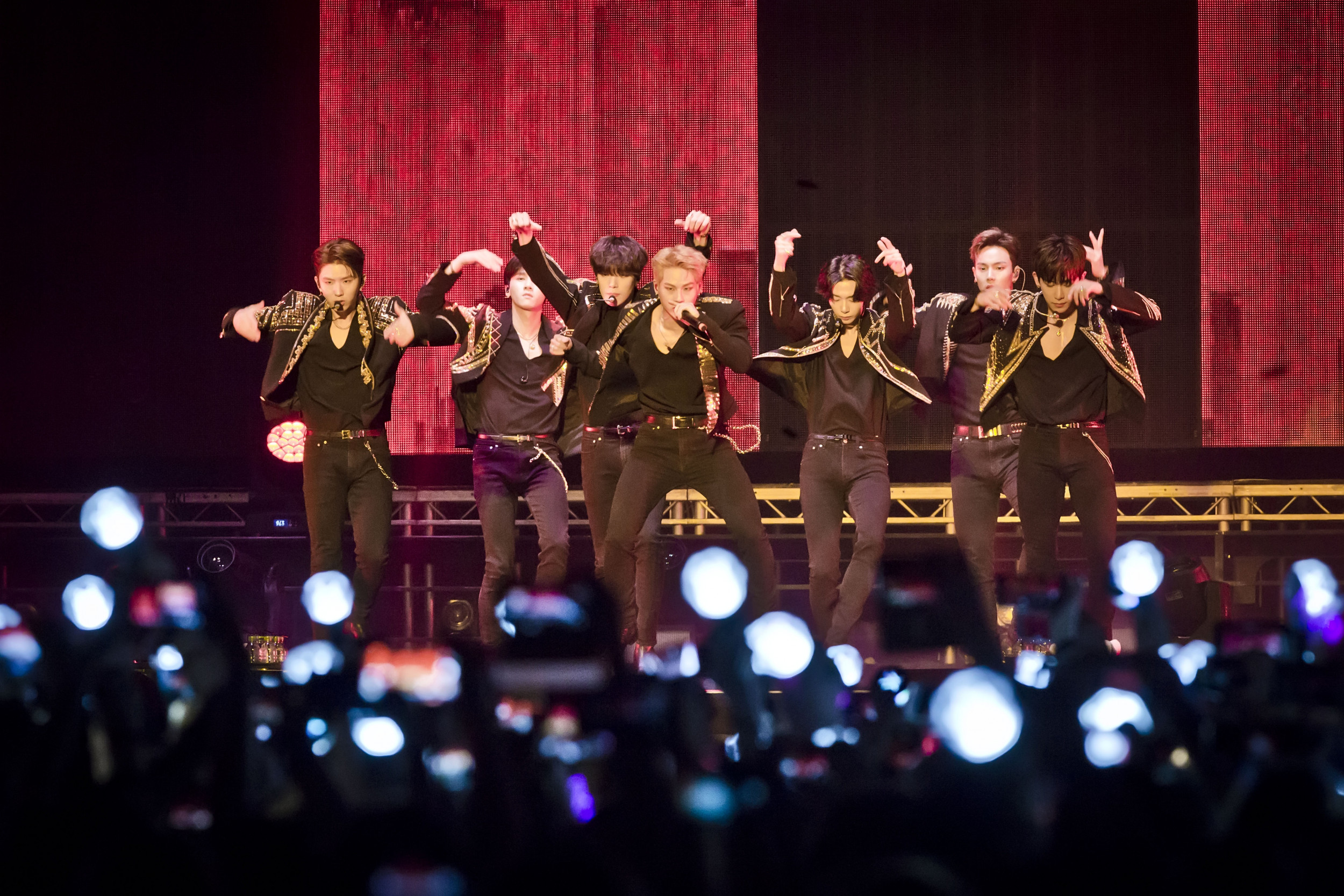 K-POP・アジア MONSTAXvol1vol2 ChallengeTheSystemForMX7 Trends As K-Pop Fans Blame Wonho's Monsta