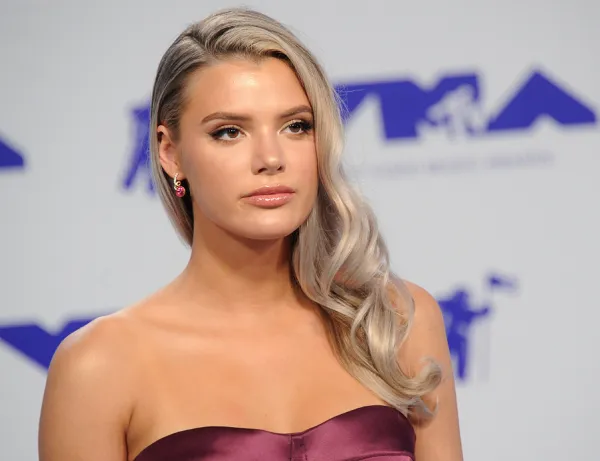 YouTuber Alissa Violet and Faze Banks Cheating Scandal Explained - Newsweek