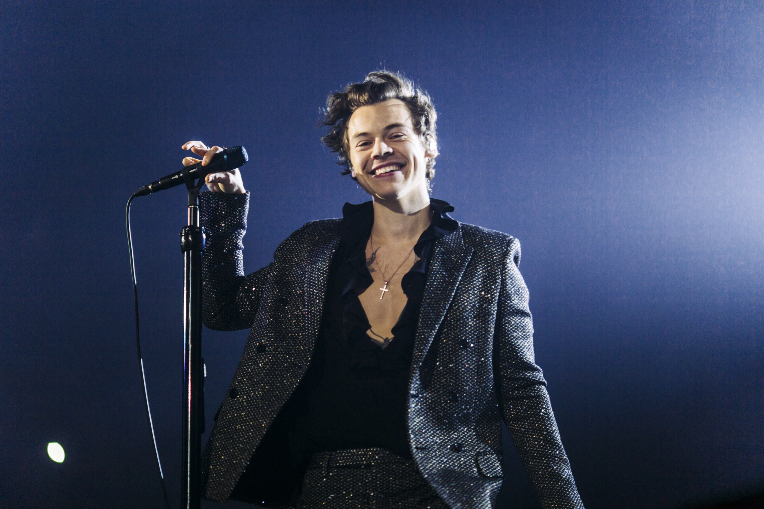 HARRY　TOUR 2014 Harry on stage in Porto, Portugal 7.13.14
