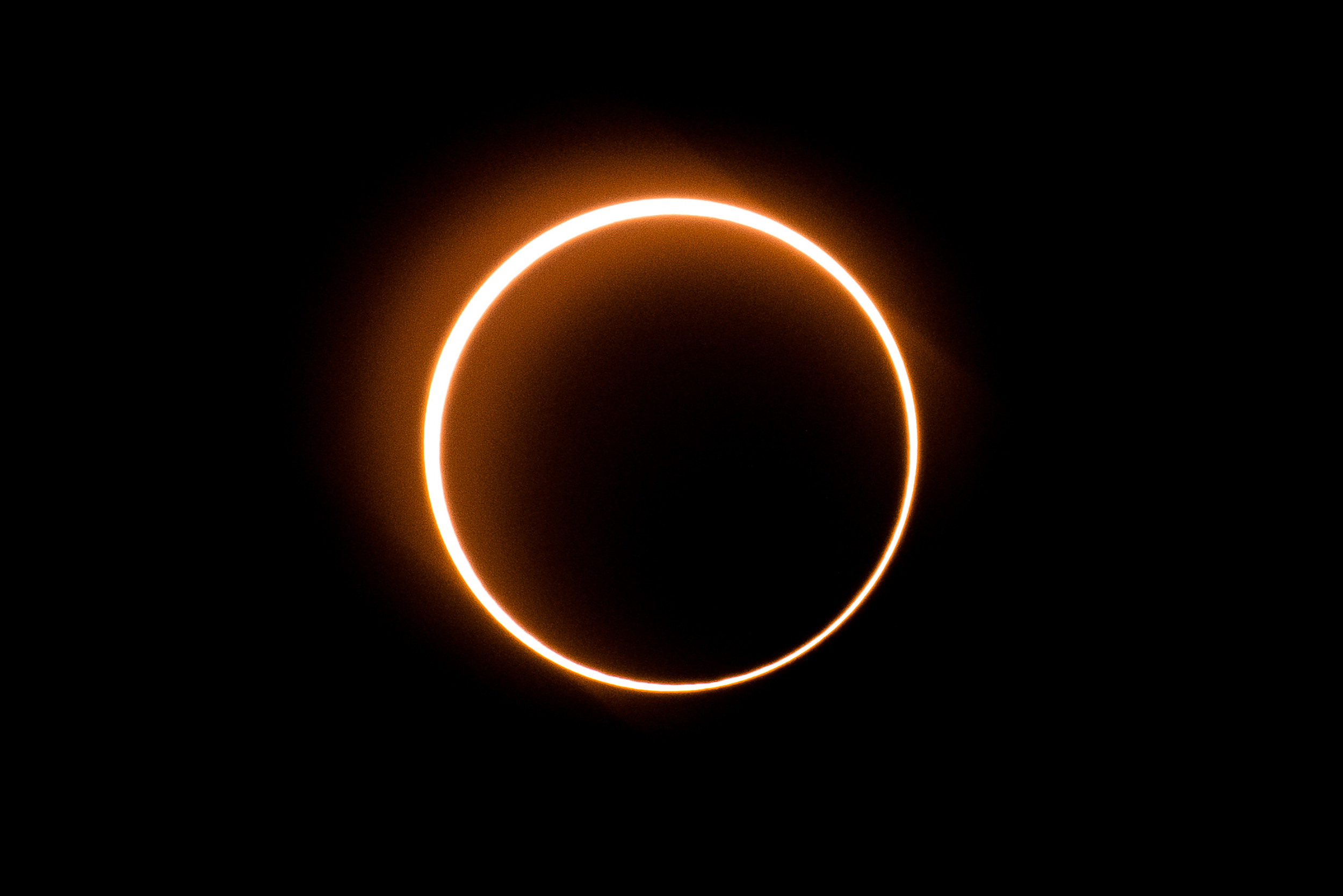 Stunning Christmas 'Ring of Fire' Solar Eclipse Captured in Photos