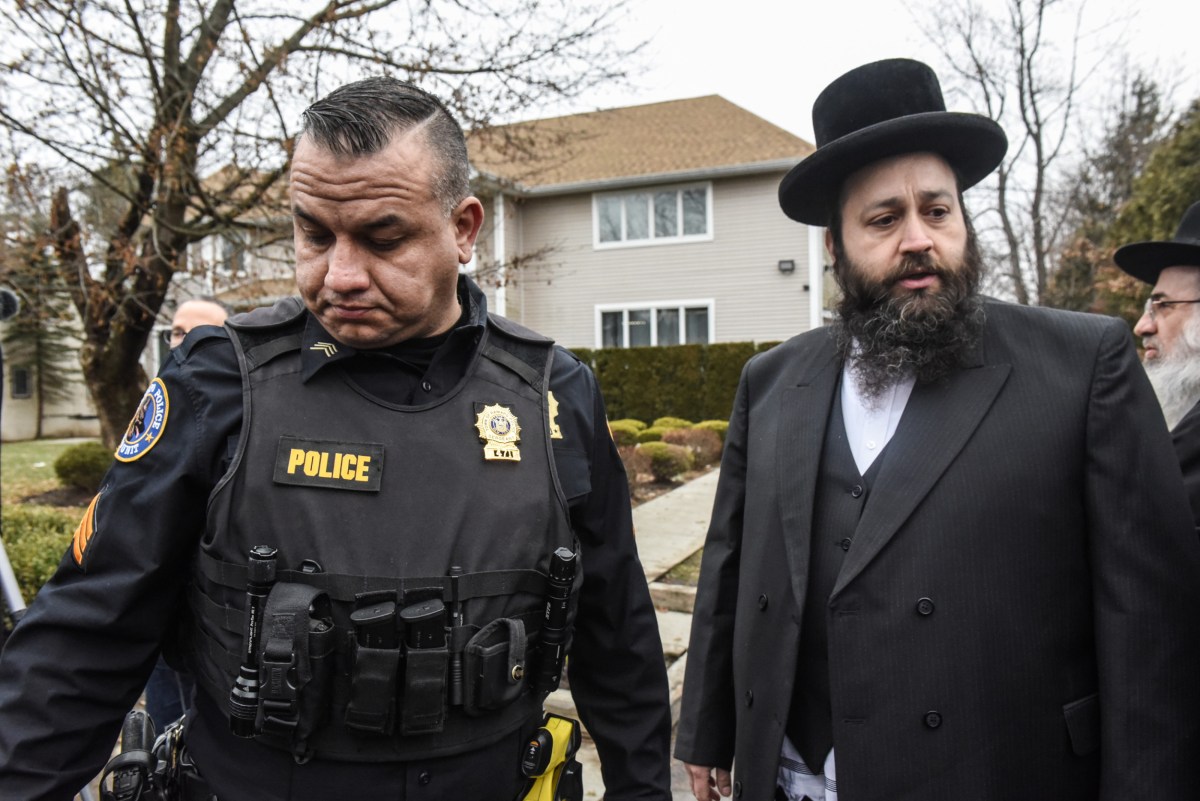 Hanukkah Stabbing at Rabbi’s House in New York Leaves 5 Injured, Hate ...