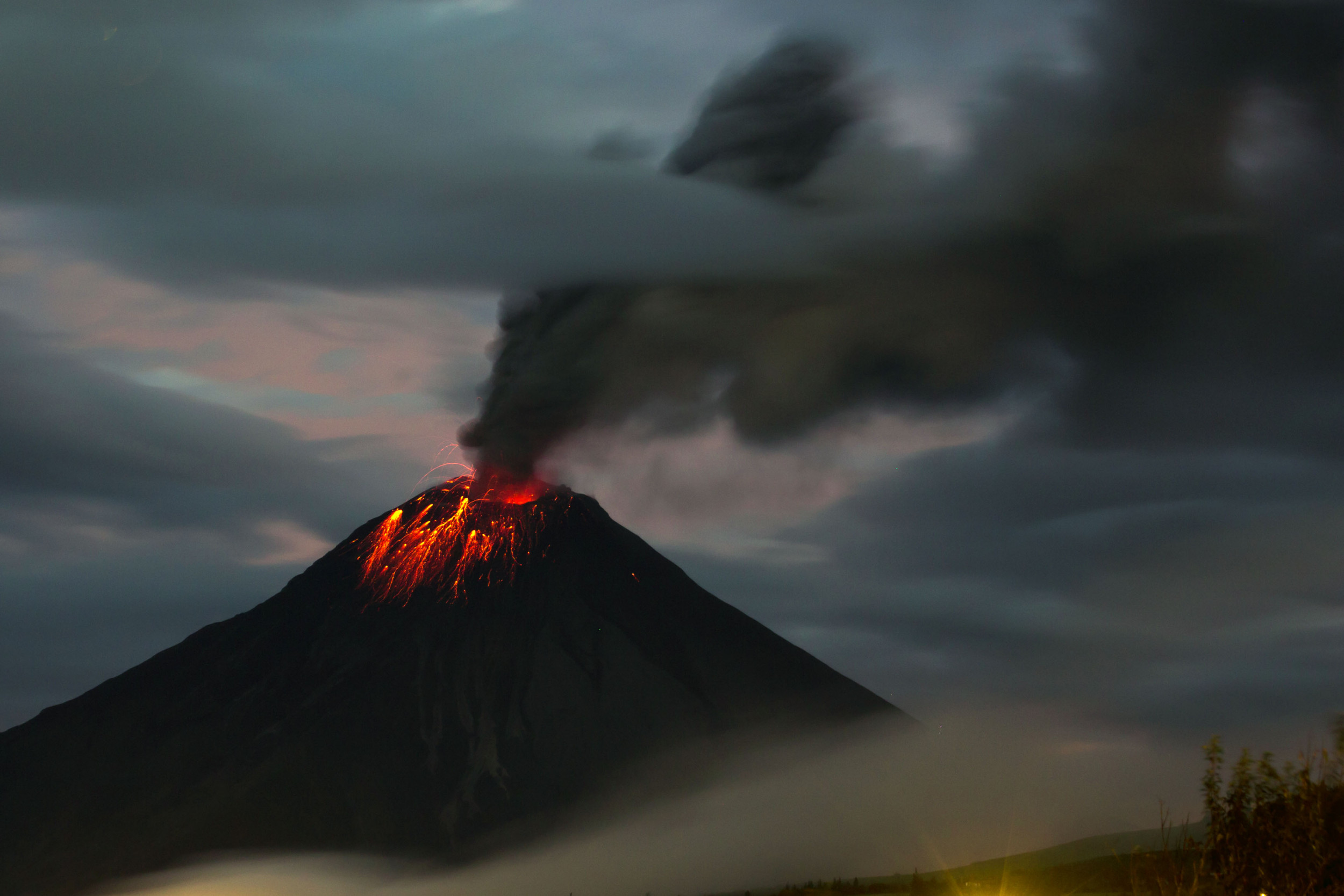 邦楽 VOLCANO / VIOLENT One of South America's Most Active Volcanoes Could Be at Risk of
