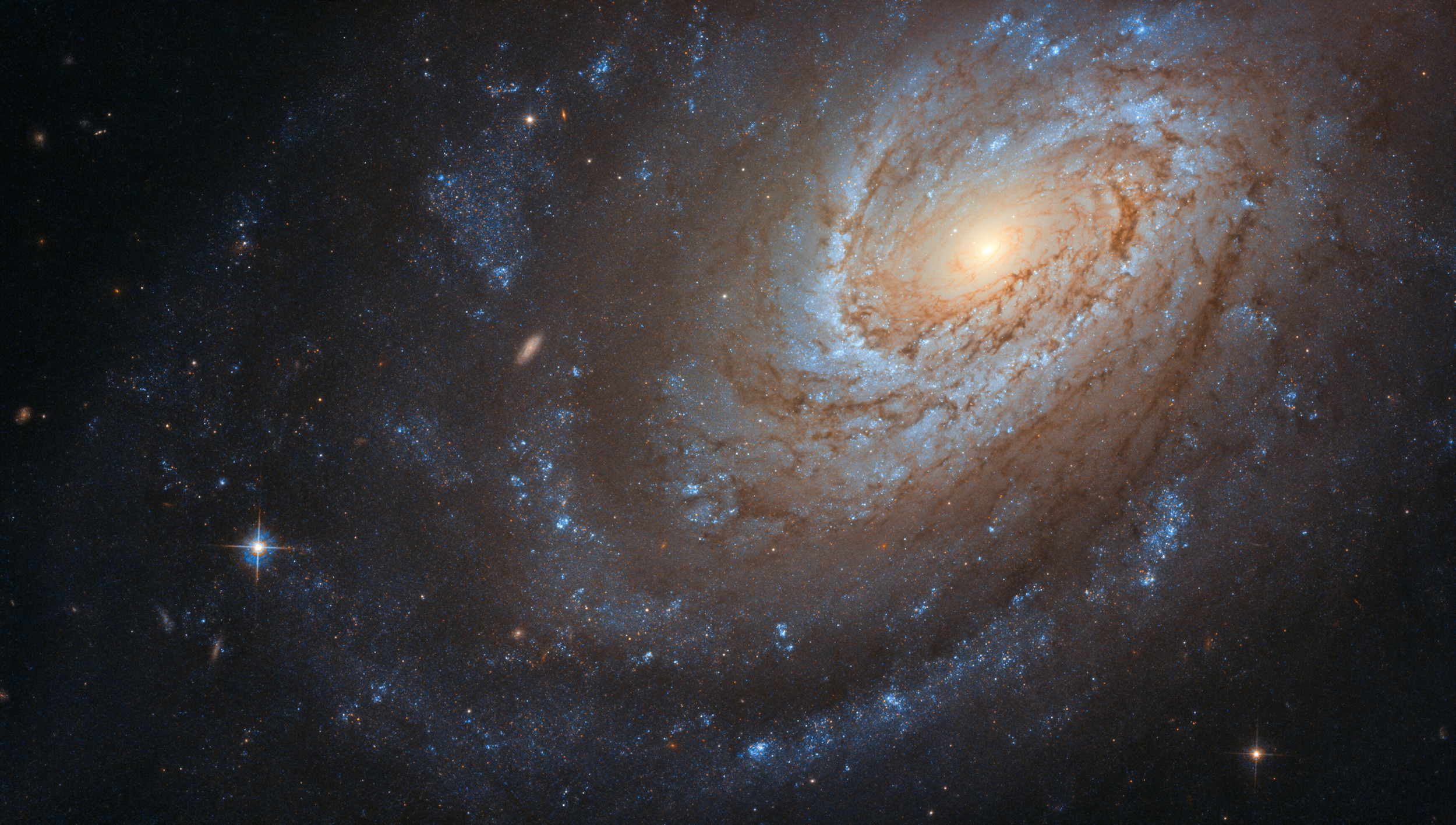 Cannibal 'Umbrella Galaxy' That Ate One of Its Neighbors Revealed