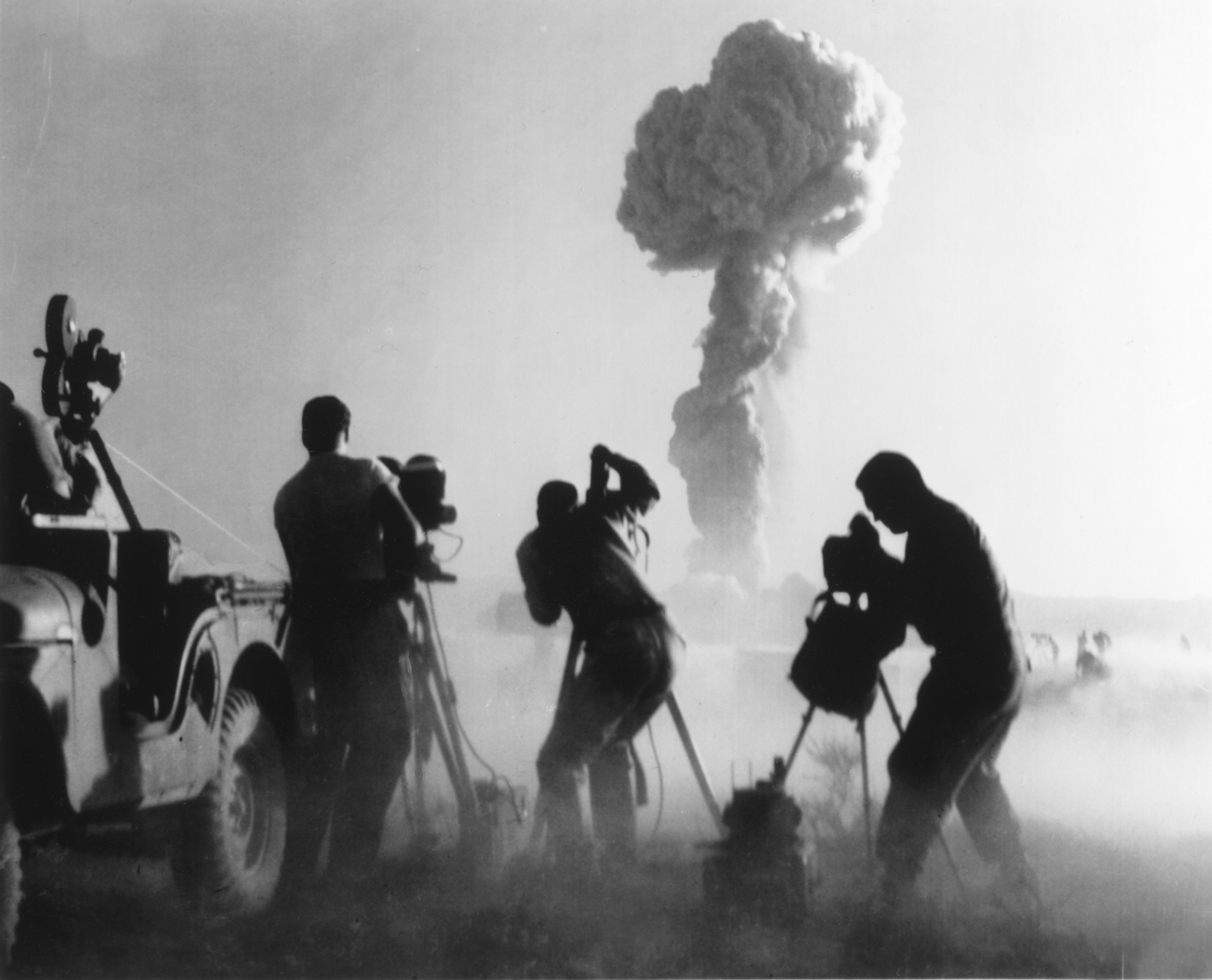 洋楽 B.O.M.B. TESTERS Atomic Bomb Tests May Scare Us Now, But They Used to Attract a