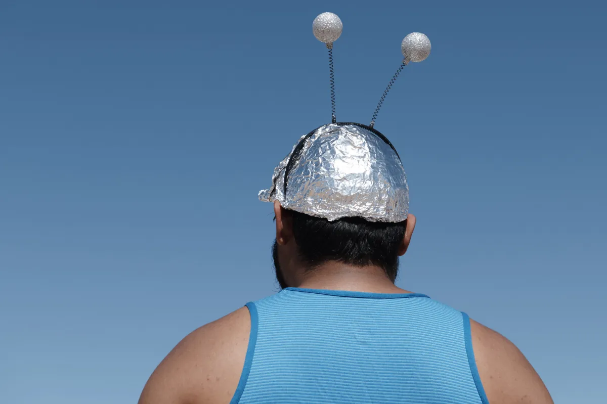Inside the Mysterious Area 51: Aliens, UFOs, Conspiracies and More ...