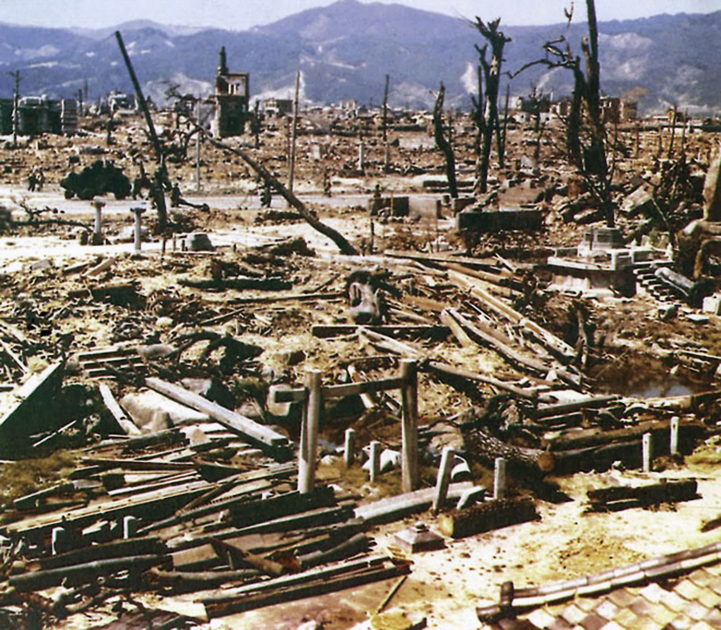 EFFECTS OF THE ATOMIC BOMB 完全版 EFFECTS OF THE ATOMIC BOMB 完全版 The Atomic Bomb and the End of