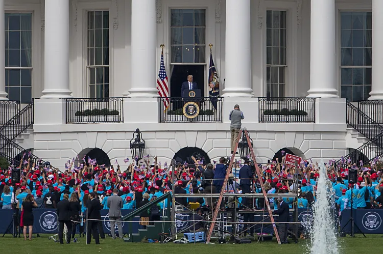 Trump Makes ‘Law and Order’ Pitch to Black, Latino Voters in ‘Blexit ...