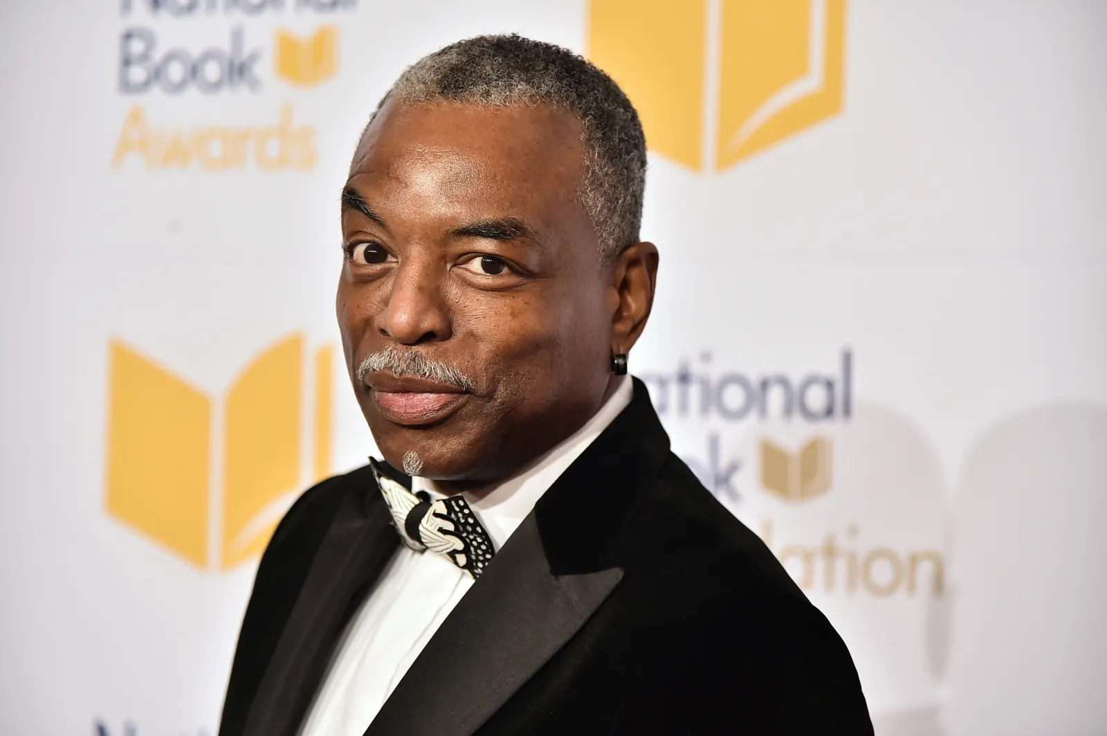 Petition For LeVar Burton To Host 'Jeopardy!' Surpasses 50,000 Signatures -  Newsweek, image size:1600x1063