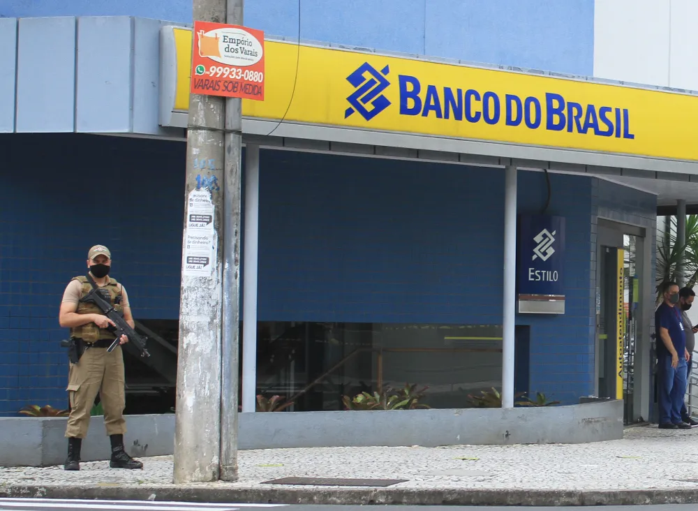 Brazil Bank Heist Update as Armed Gang Takes Hostages in Cametá Attack ...
