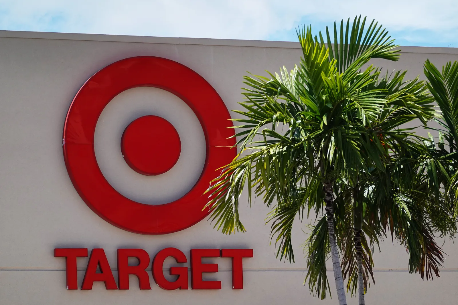 Target Launch Walmart, Amazon and Target launch deals to compete for struggling ...