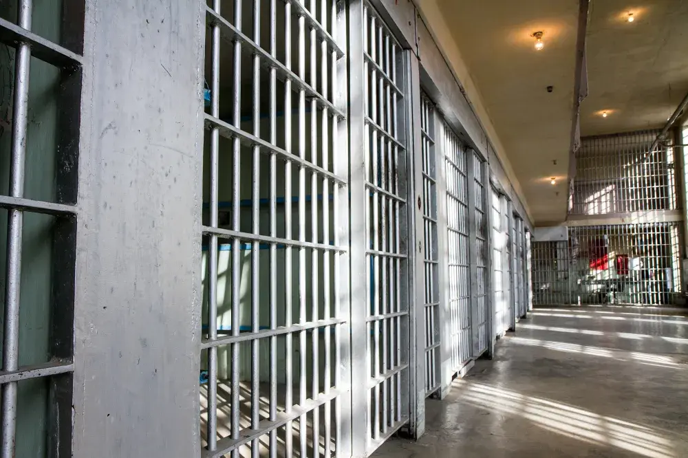 Texas to Empty Prison to Detain Migrants Amid Border Crisis