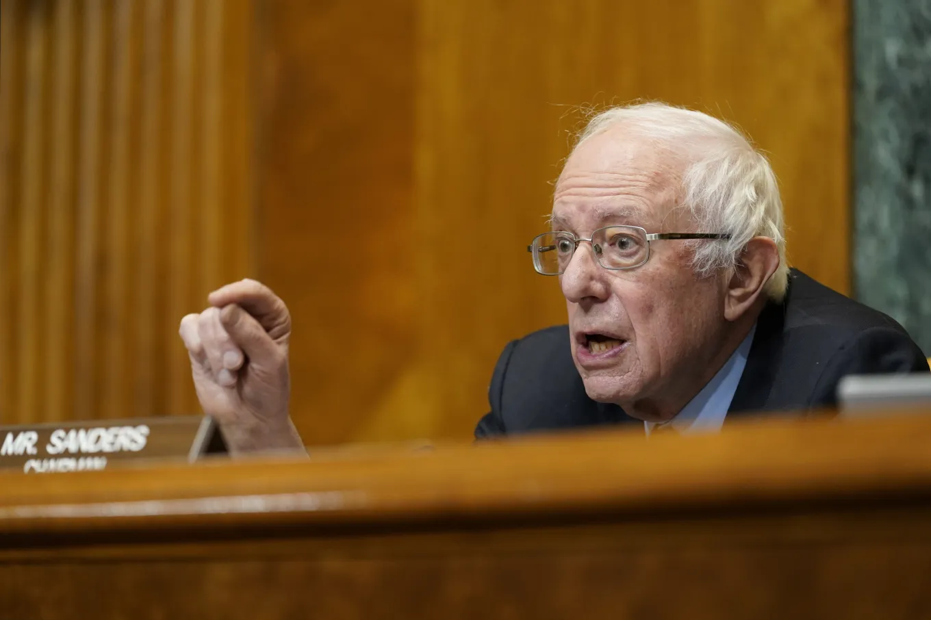 Sanders Says Walmart Pays Workers ‘Starvation Wages,’ Taxpayers Make Up ...