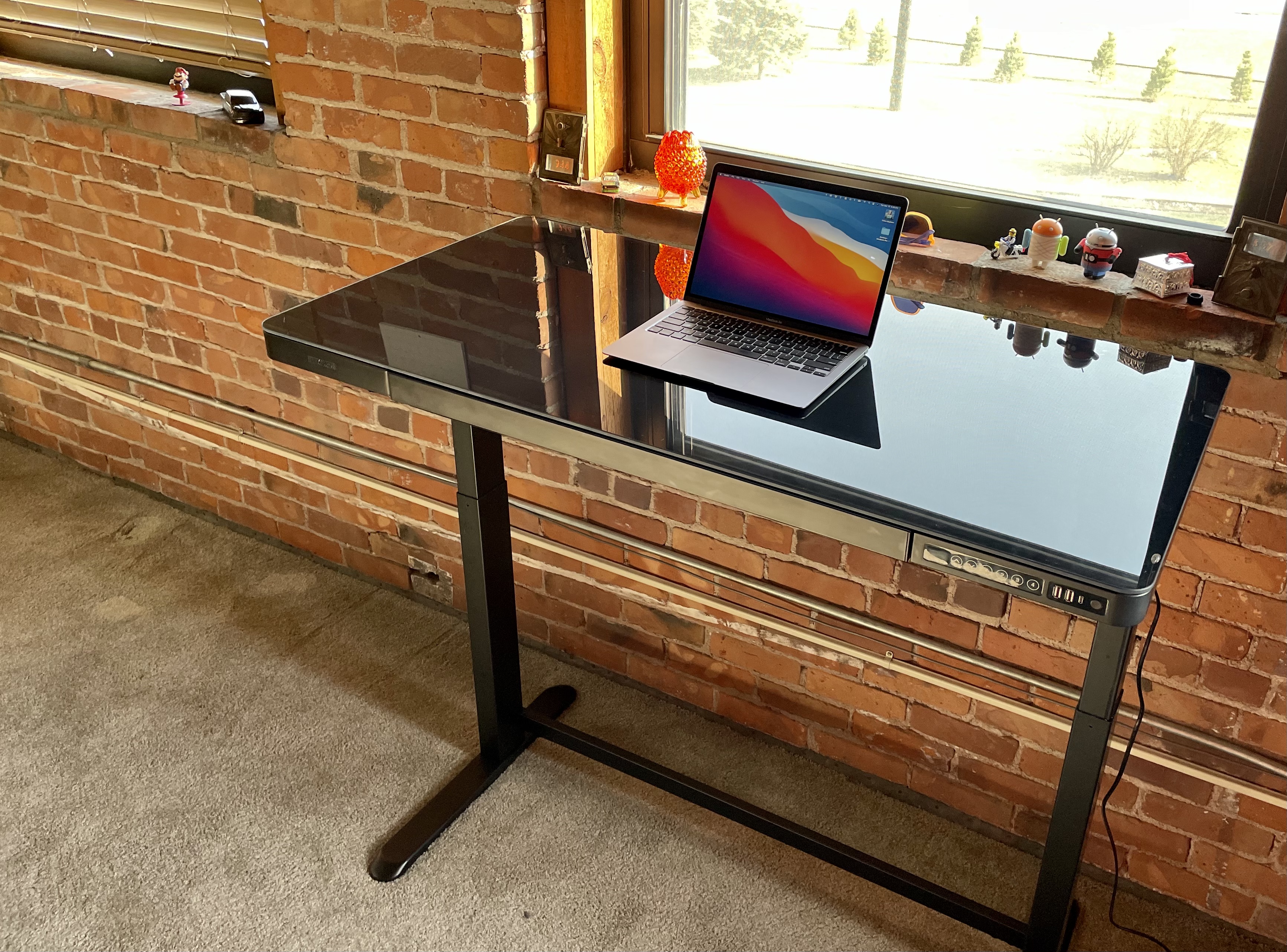 Flexispot Comhar EG8 Review: An Affordable Standing Desk - Newsweek