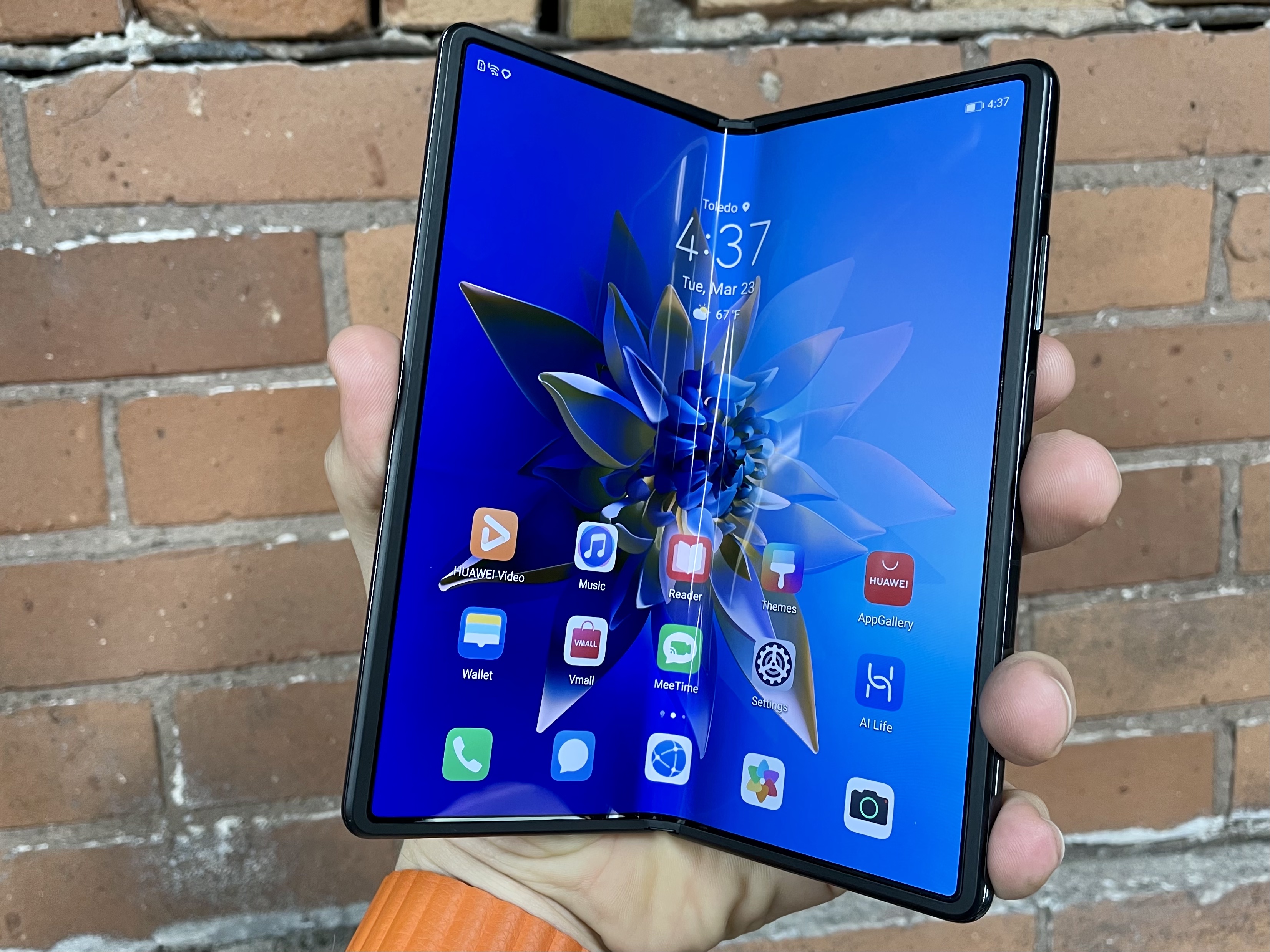 Huawei Mate X2 Review: The Foldable Future is Here - Newsweek