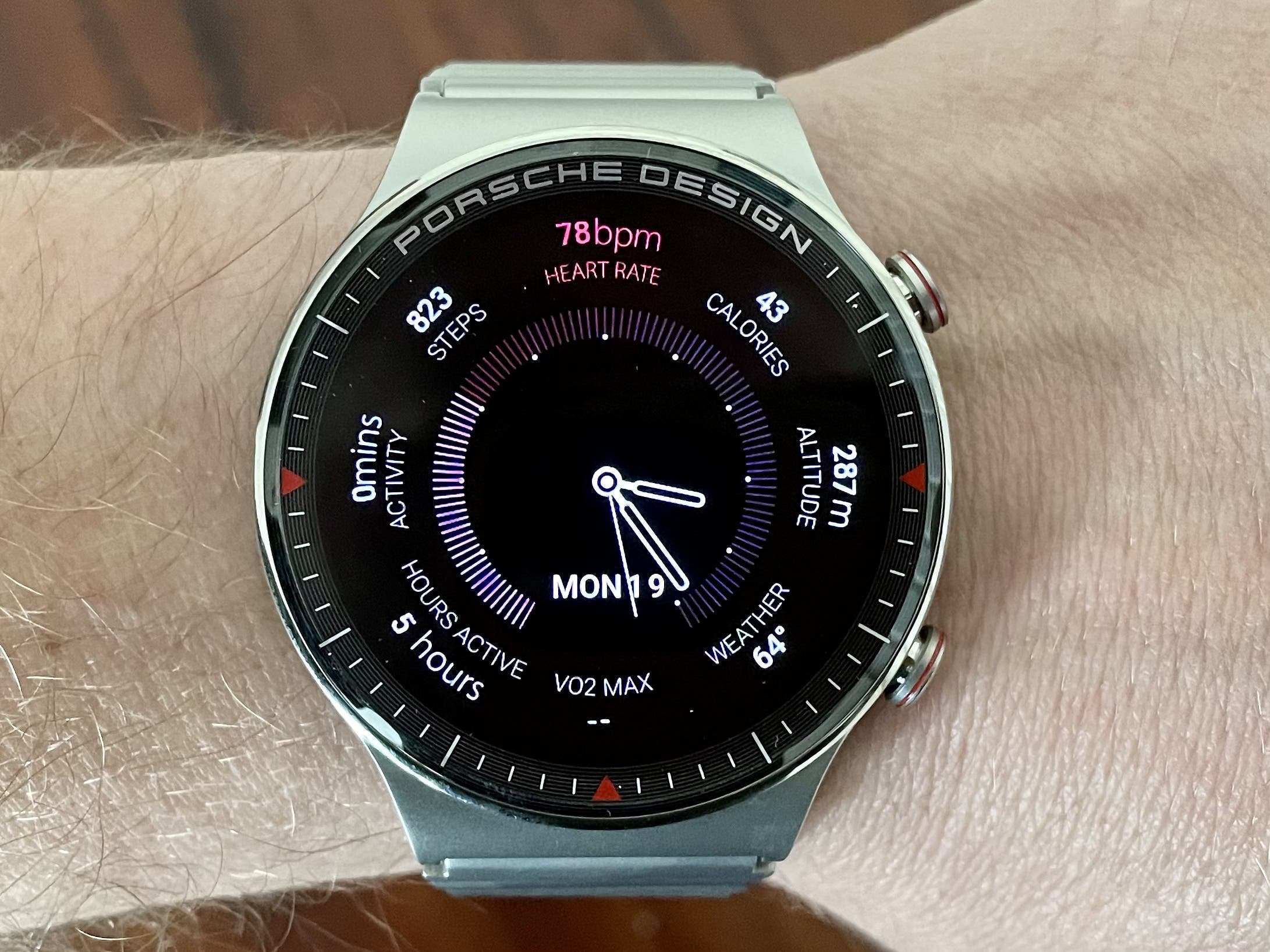 HUAWEI Porsche Design ポルシェデザイン Huaweiからポルシェデザインのスマートウォッチが登場。これぞ漢