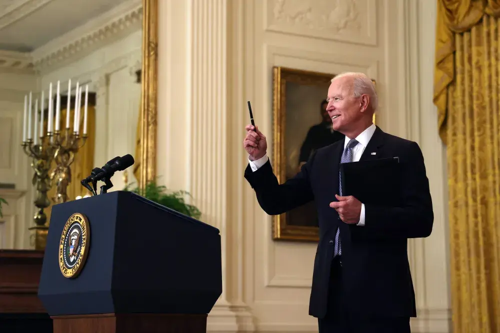 Joe Biden Says U.S. Won’t Follow Russia, China and Curry Others’ Favor in Sharing COVID Vaccine