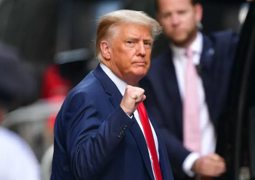 Trump Attacks ‘Wayward Republicans,’ Praises Democrats for Sticking Together