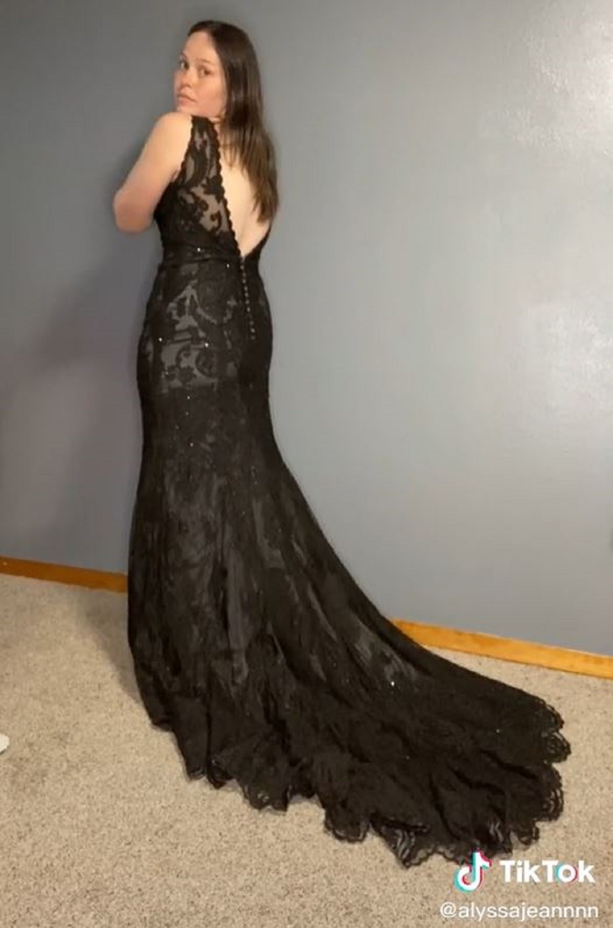 Bride-to-be Dyes Her Wedding Dress Black and People Say It's an Improvement