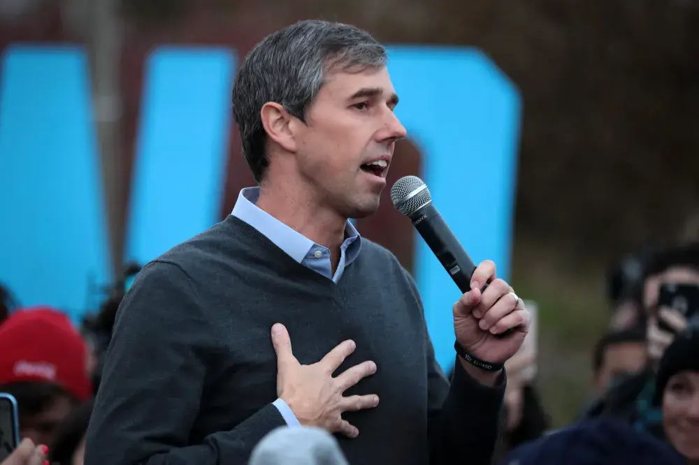 Democrats Back Beto O’Rourke for Texas Governor as Greg Abbott to Sign Carry Gun Bill