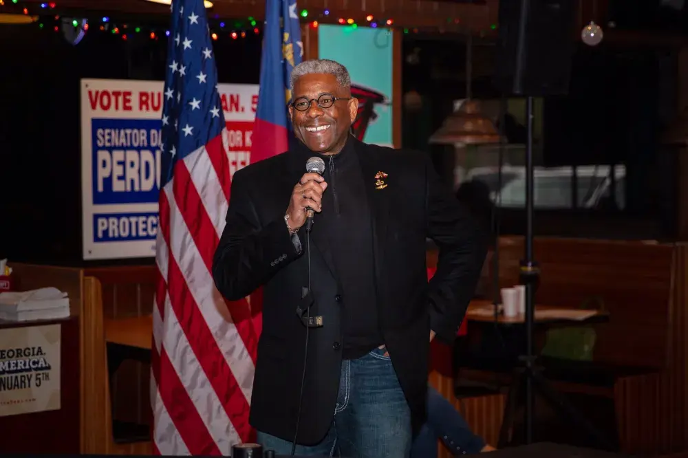 Texas Republican Chairman Allan West, Outspoken Abbott Critic, Resigns Amid Speculation of Run for Governor