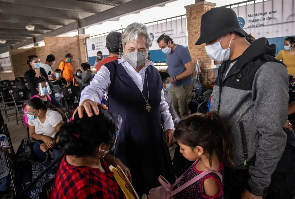Texas Catholic Bishops Urge Gov. Abbott Not to Close Ministries Housing Migrant Children