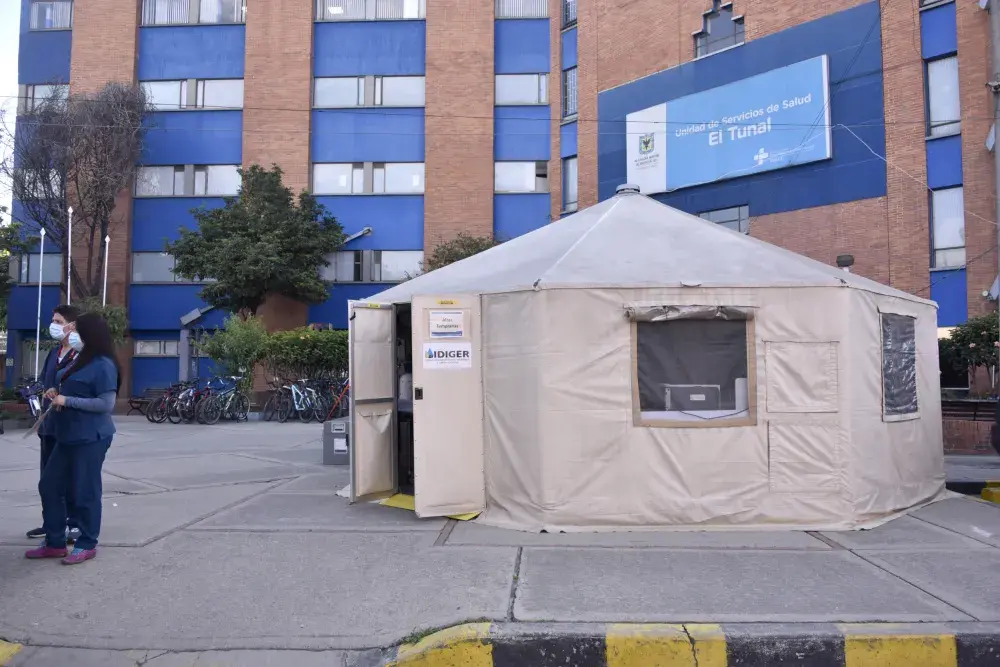 Houston Hospital Sets up Tents Outside to Deal With Delta Variant Overflow
