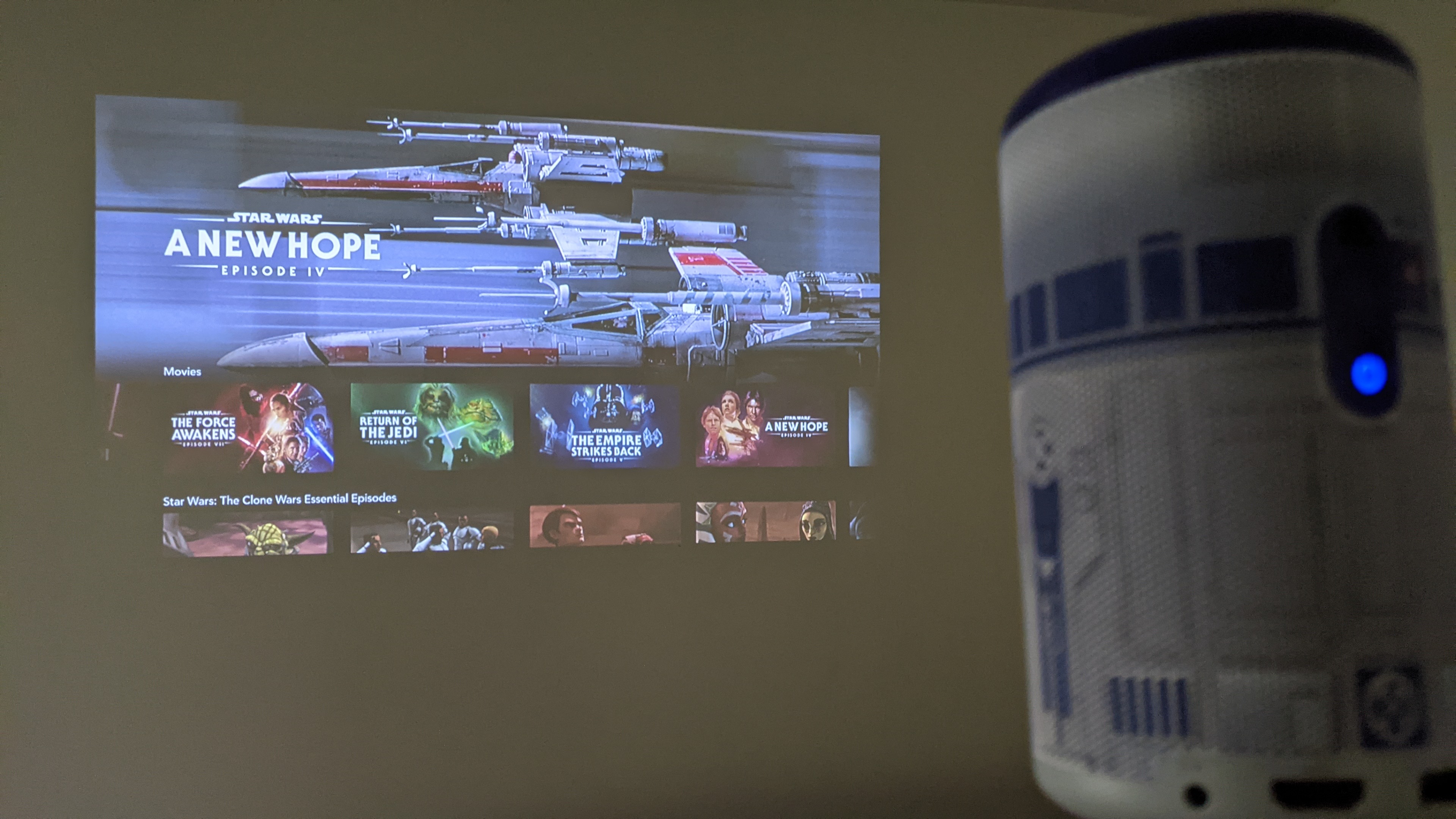 Anker NEBULA R2-D2 プロジェクター本体 Anker's R2-D2 Mini Projector Is Adorable but Flawed