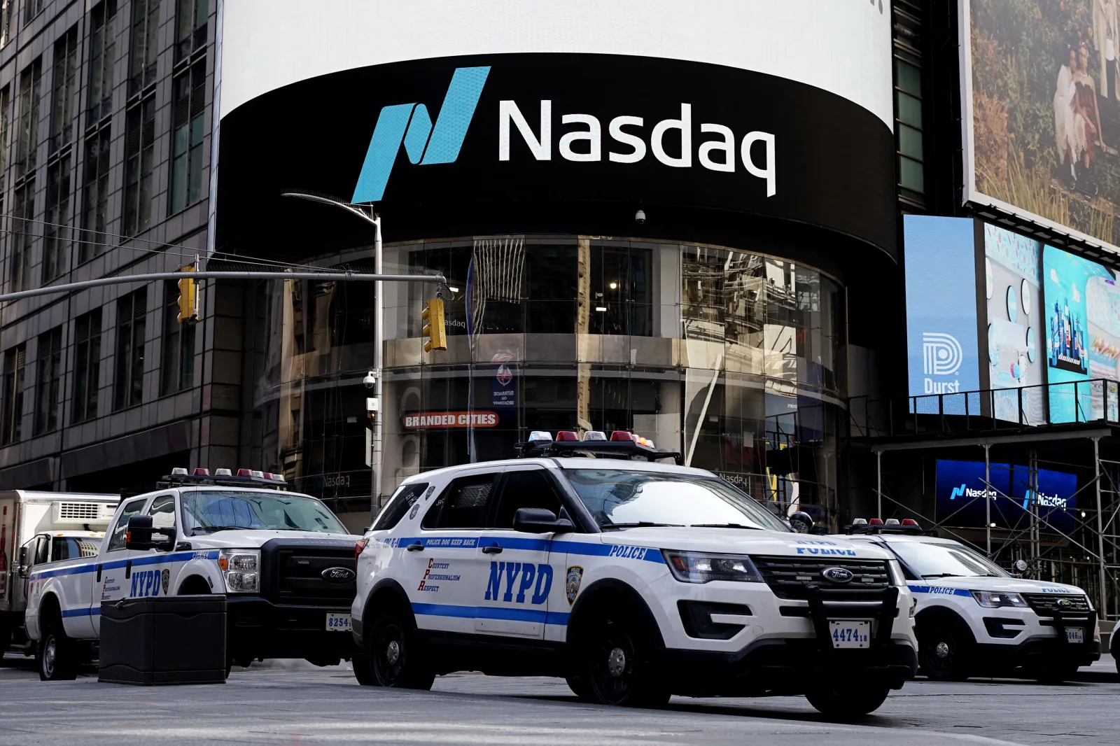 Four New York Cops Suspended for Failing to Act During Shooting ...
