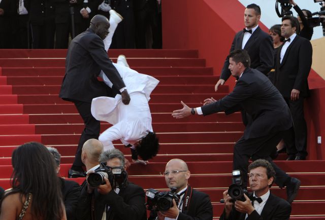 Did Jason Derulo Fall Down The Stairs? The Origins Of the Hilarious Met ...