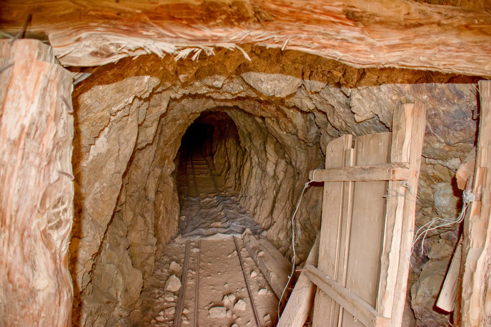 Scientists Explore a 40,000-Year-Old Sealed Cave, Uncovering Unexpected Insights