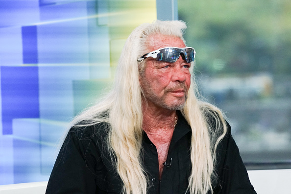 1905171-dog-bounty-hunter-