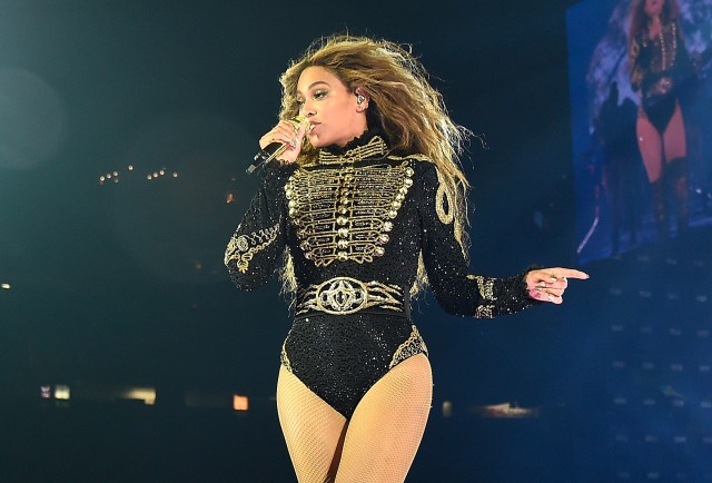Beyoncé se apresentou no palco.