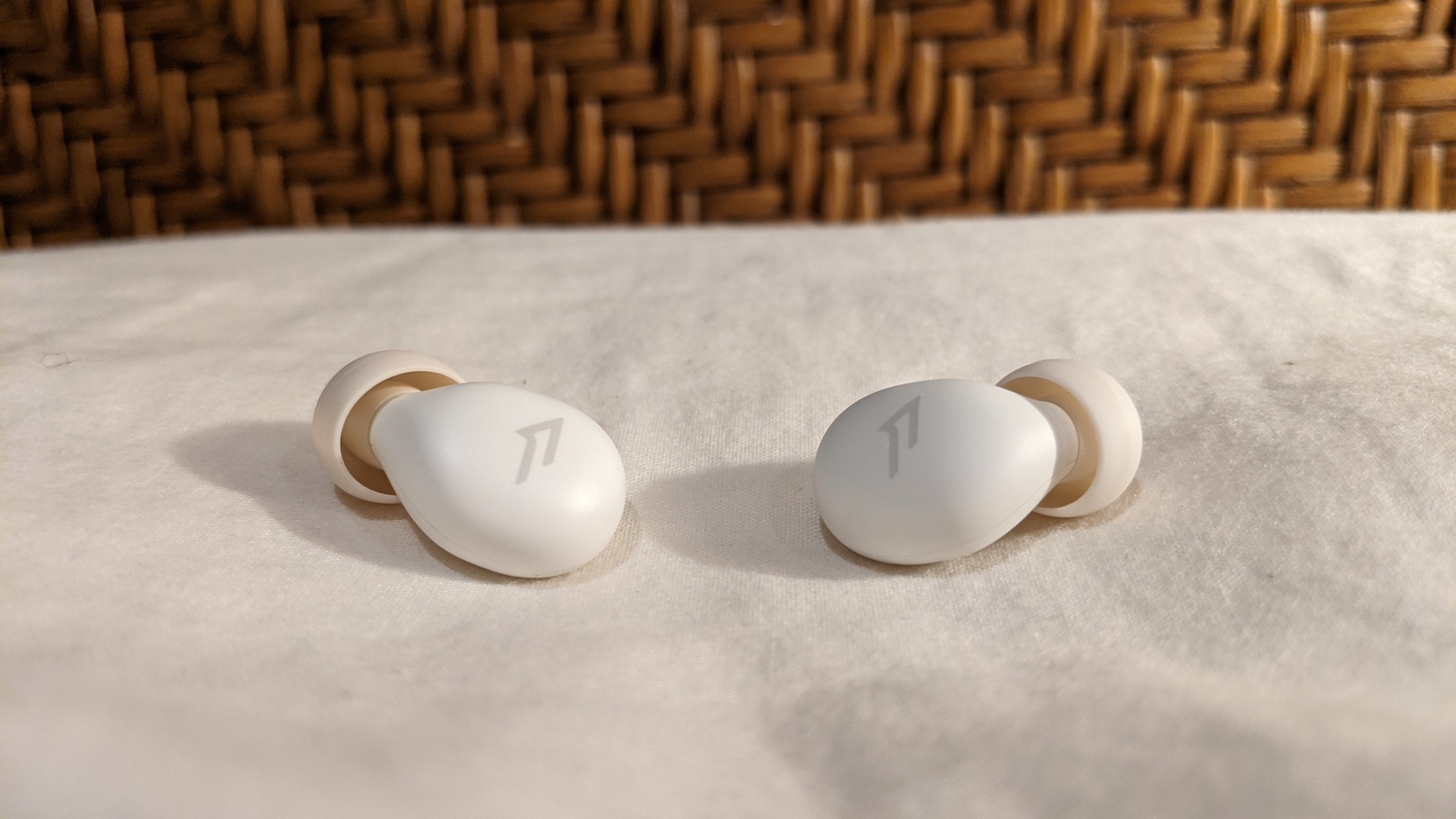 1More ComfoBuds Z Review: Great for Sleeping and Music - Newsweek