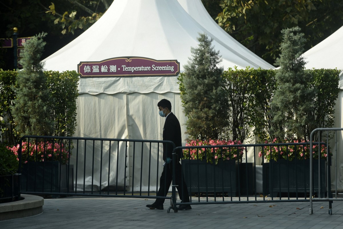 China Locks Tens of Thousands in Shanghai’s Disney Park for Hours After ...