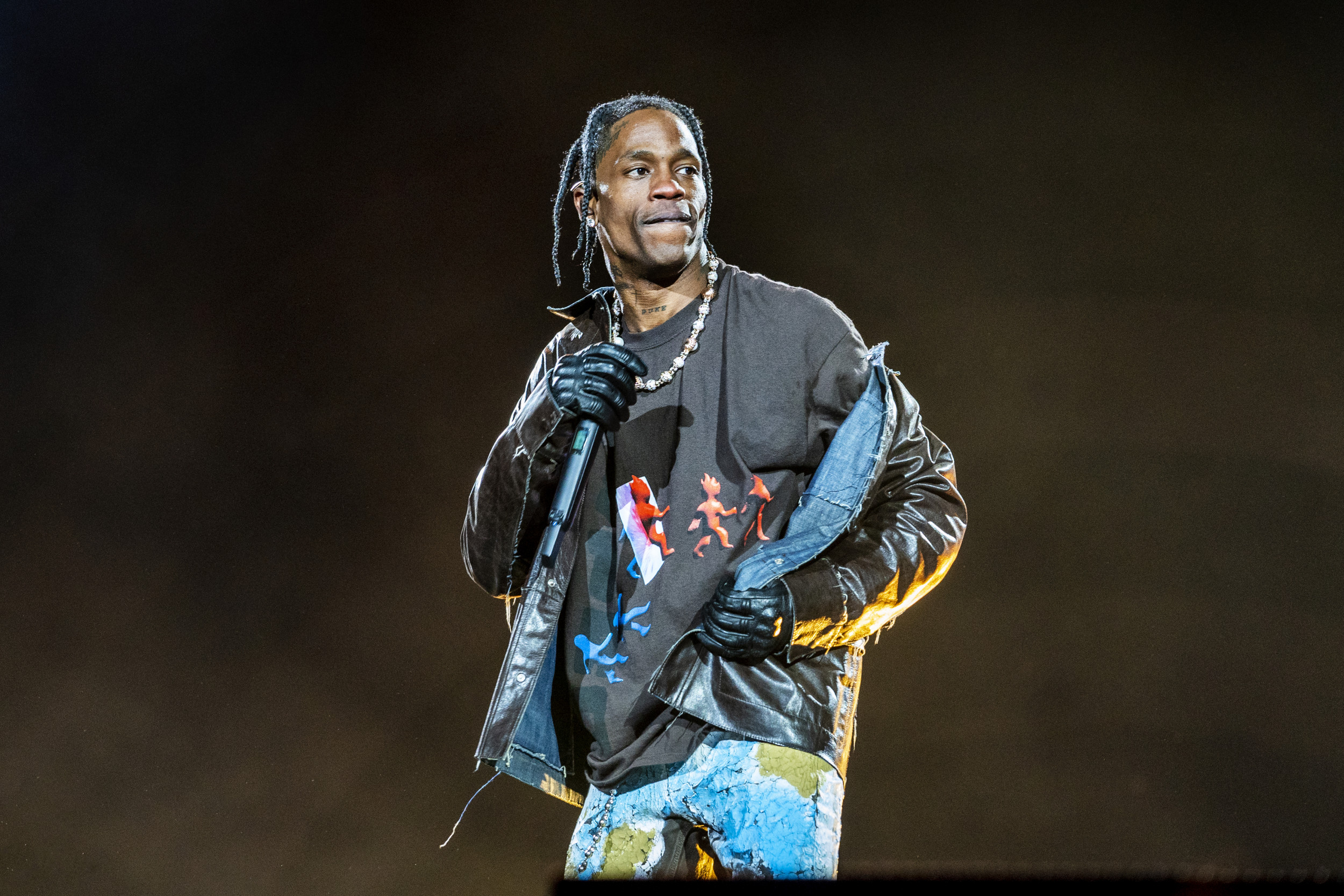 Astroworld Fans Yell 'Man Died 5 Songs Ago' at Travis Scott on