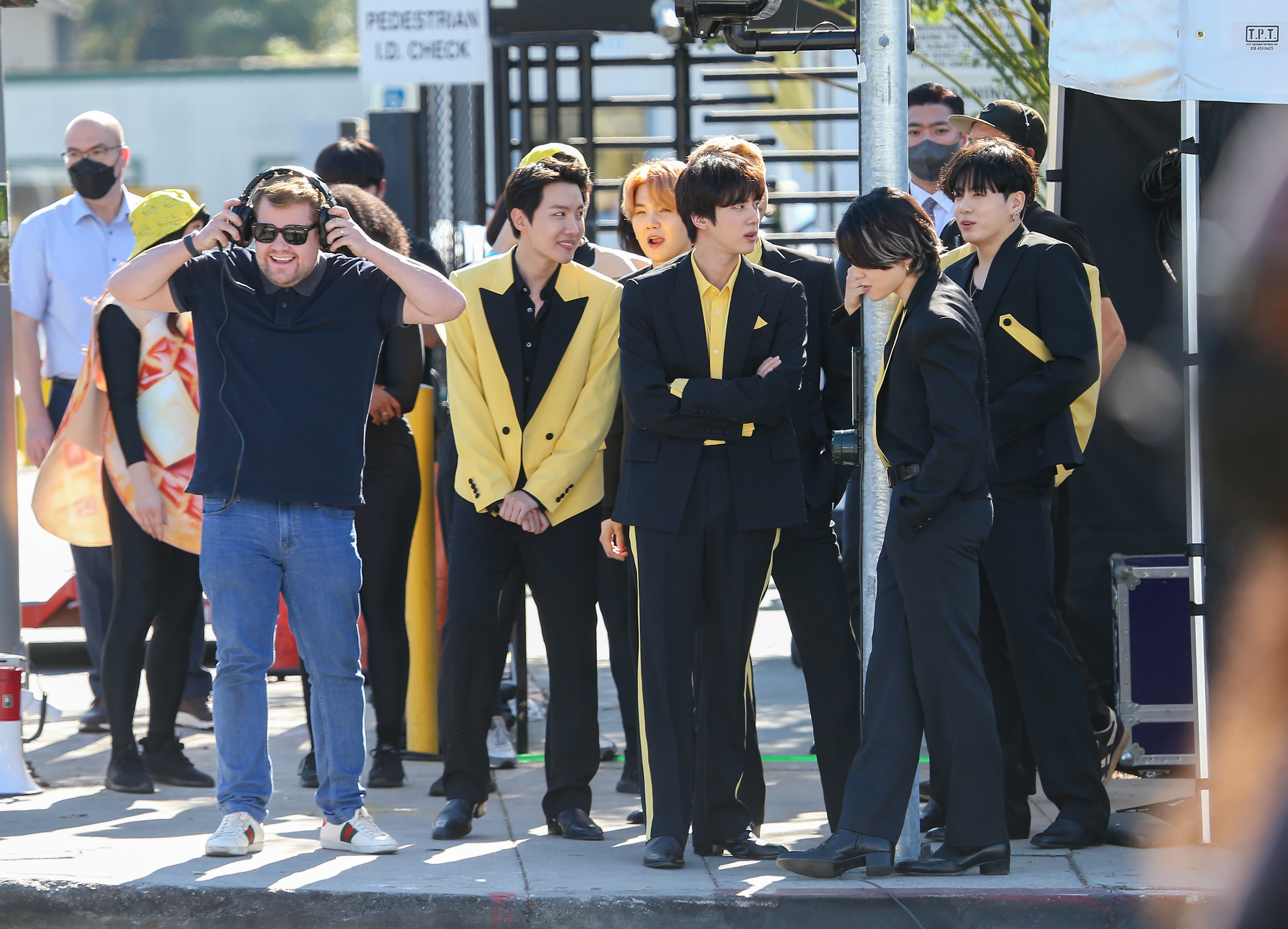 1939366-james-corden-bts-la.jpg